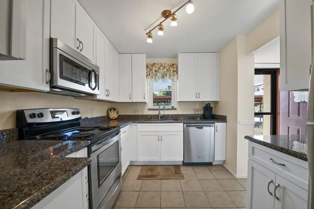 4300 Baywood Boulevard Mount Dora FL 32757