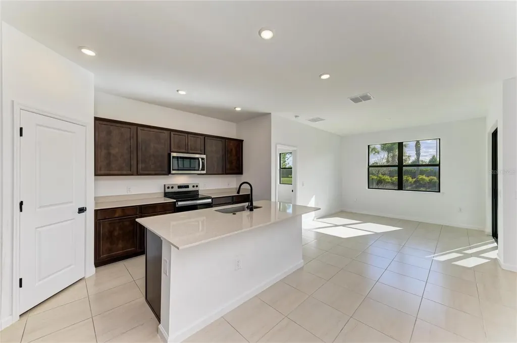 5637 Silverside Pine Court Bradenton FL 34211