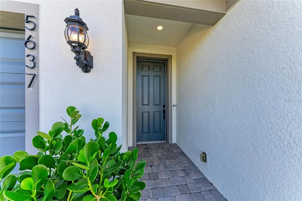 5637 Silverside Pine Court Bradenton FL 34211