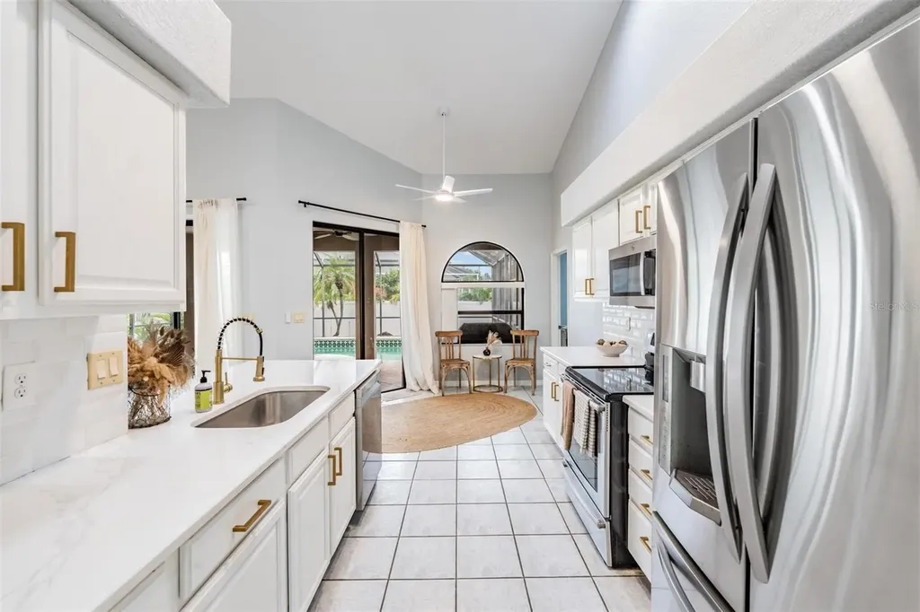 821 Greenview Drive Apollo Beach FL 33572