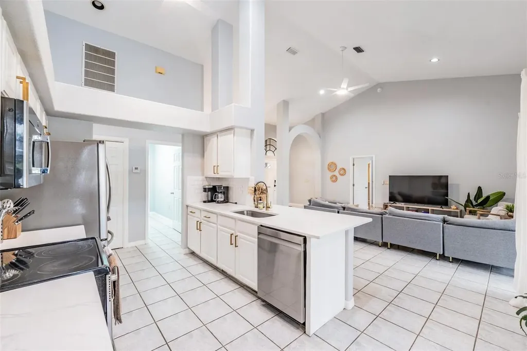 821 Greenview Drive Apollo Beach FL 33572