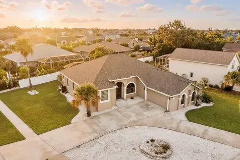 821 Greenview Drive Apollo Beach FL 33572