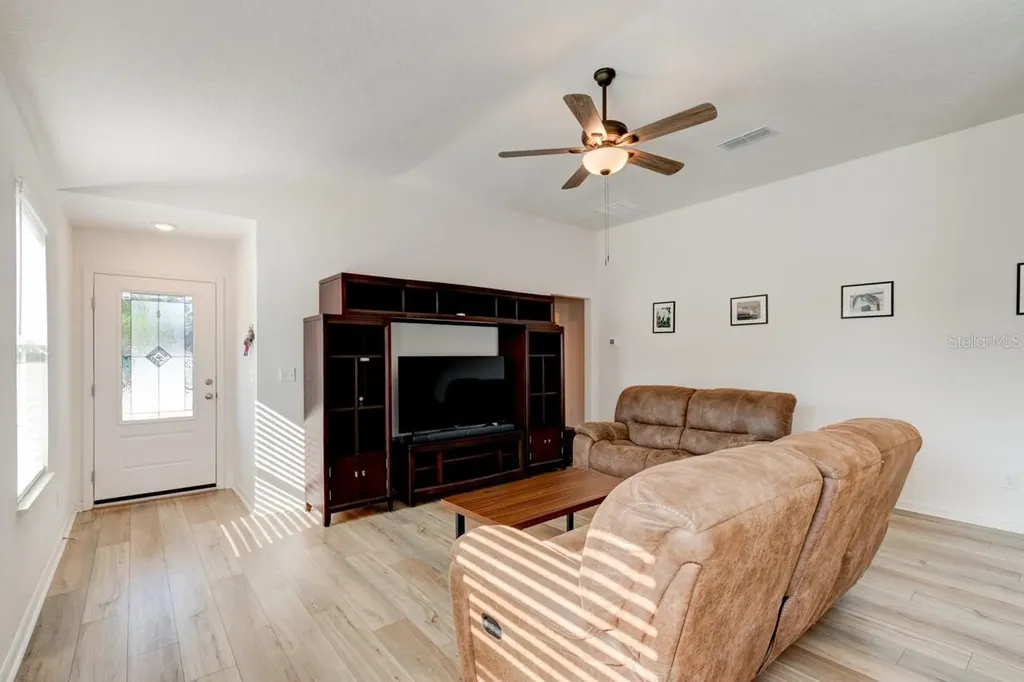 33 Pine Croft Lane Palm Coast FL 32164