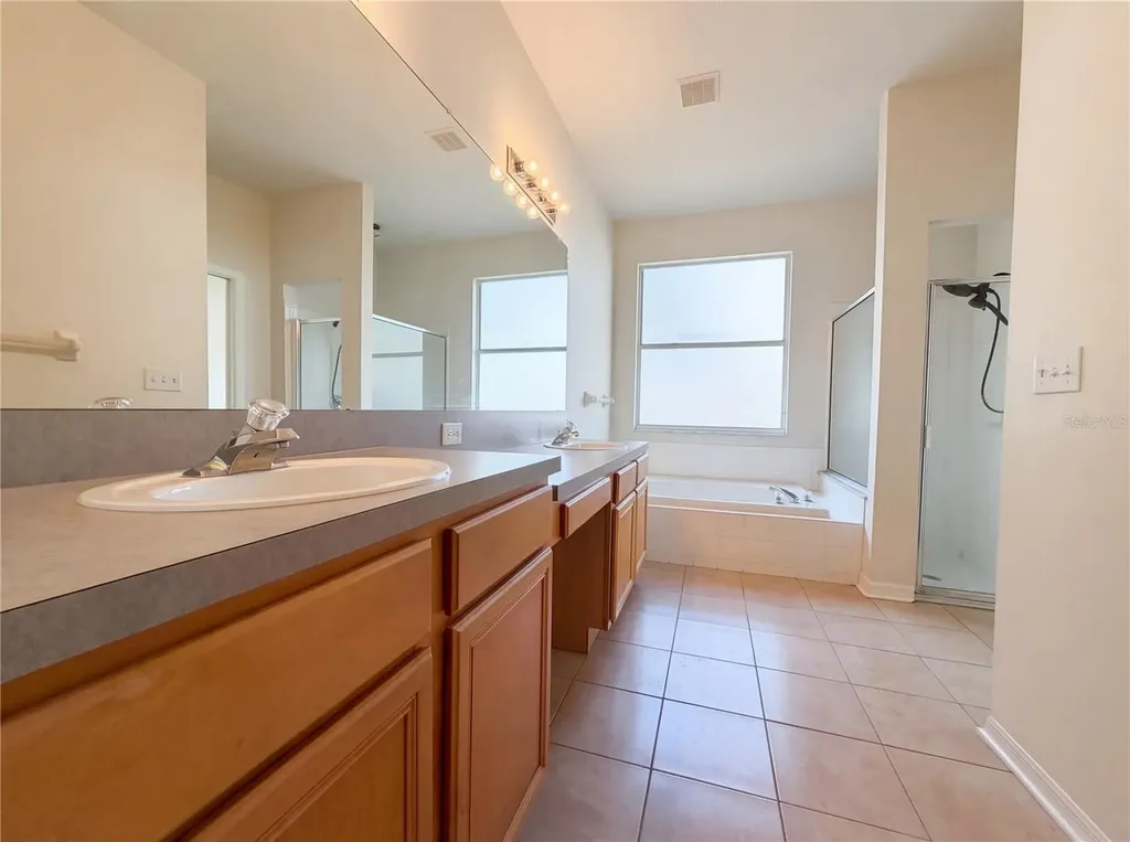2727 Valencia Grove Drive Valrico FL 33596