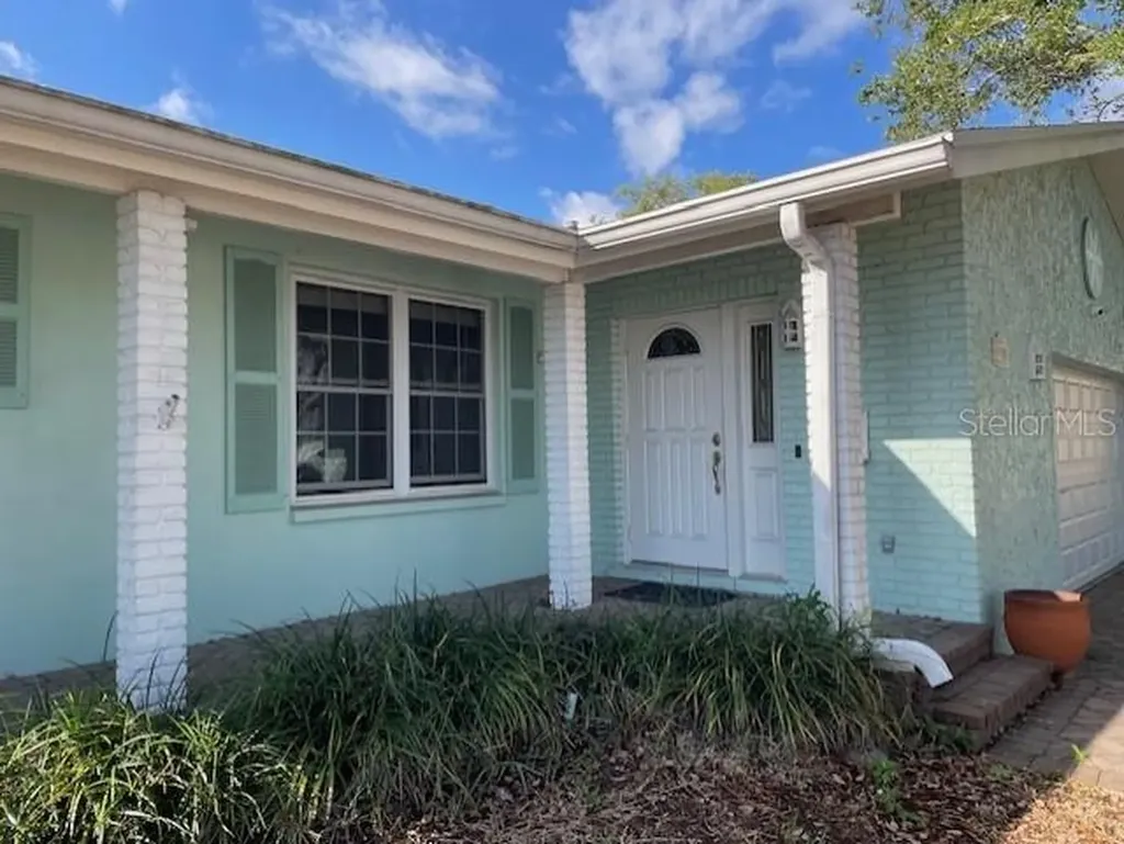 1924 62nd Avenue NE St Petersburg FL 33702