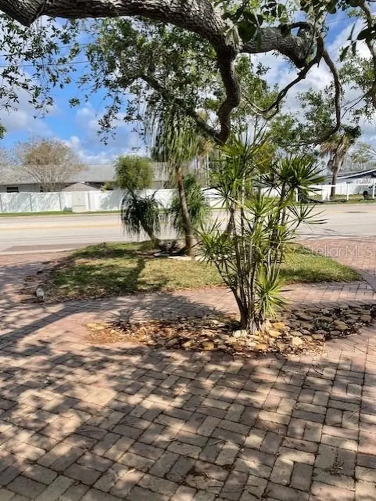 1924 62nd Avenue NE St Petersburg FL 33702