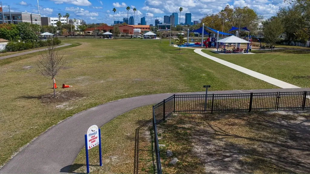 2702 W Cass Street Tampa FL 33609