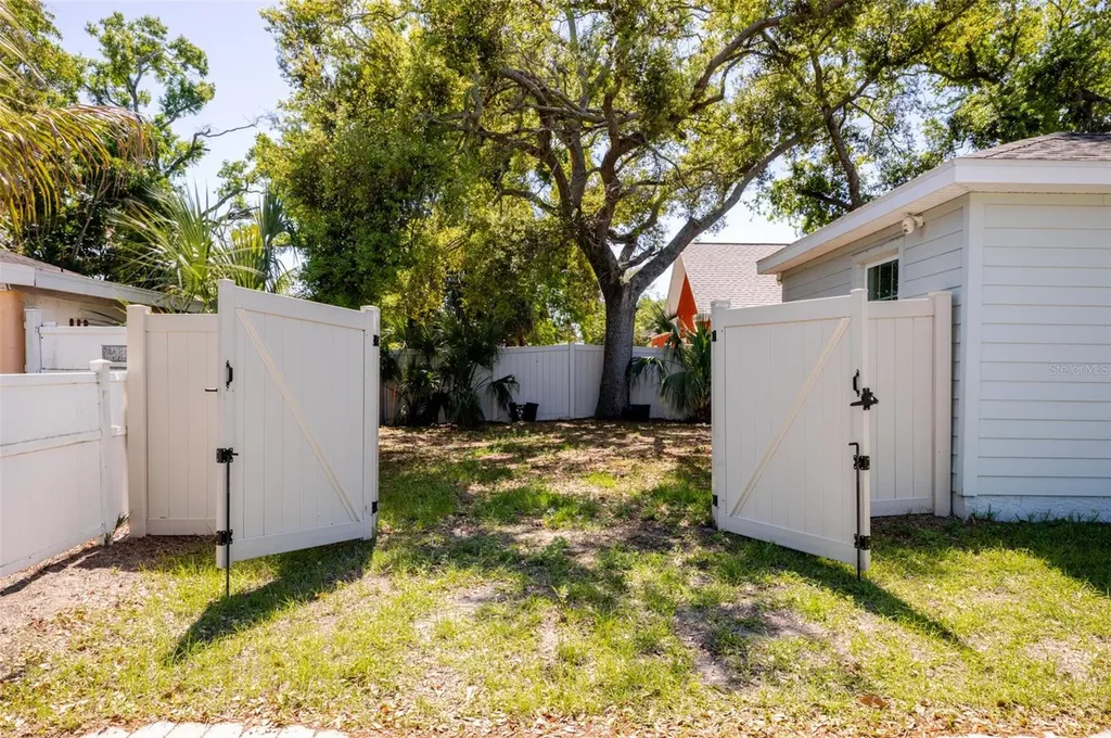 1101 2nd Street W Bradenton FL 34205