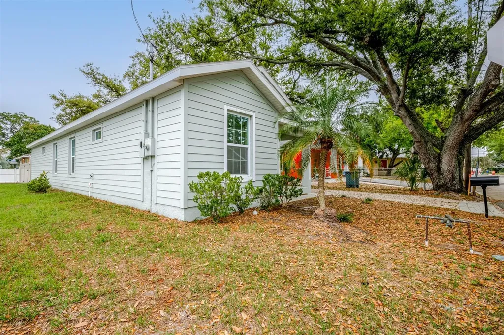 1101 2nd Street W Bradenton FL 34205