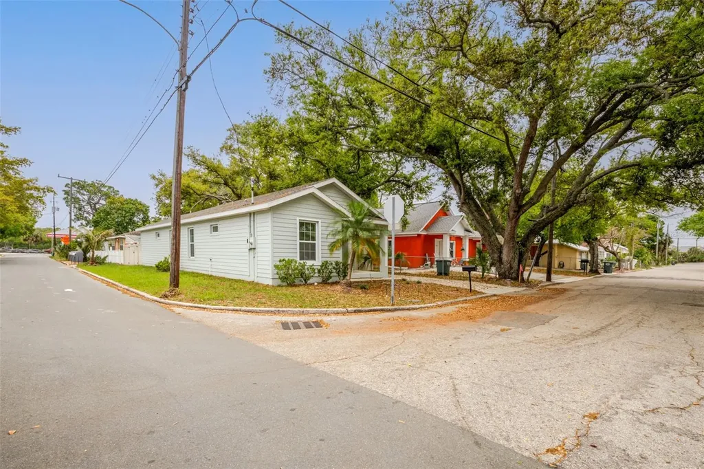 1101 2nd Street W Bradenton FL 34205