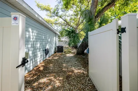 1101 2nd Street W Bradenton FL 34205