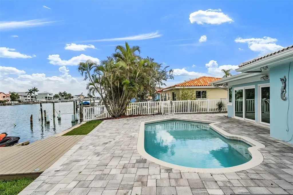 11425 5th Street E Treasure Island FL 33706
