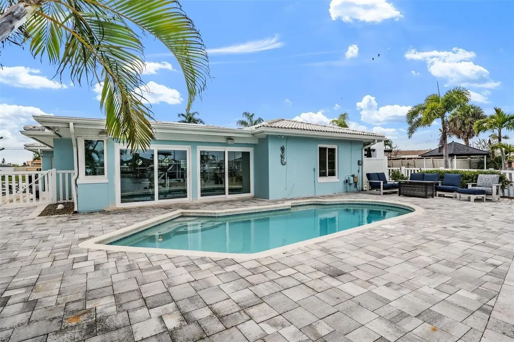 11425 5th Street E Treasure Island FL 33706