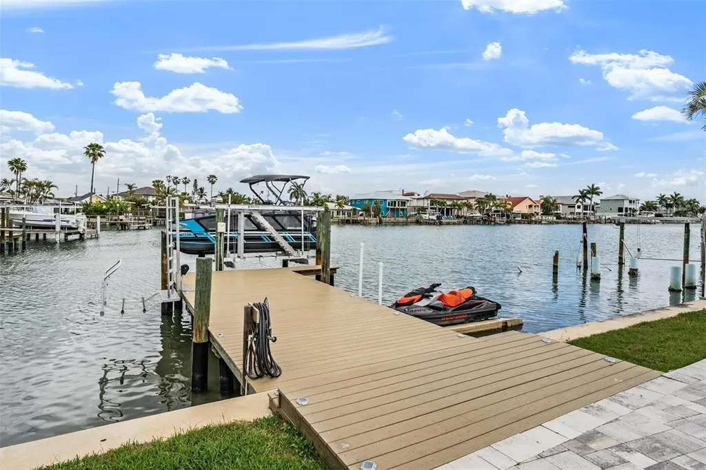 11425 5th Street E Treasure Island FL 33706