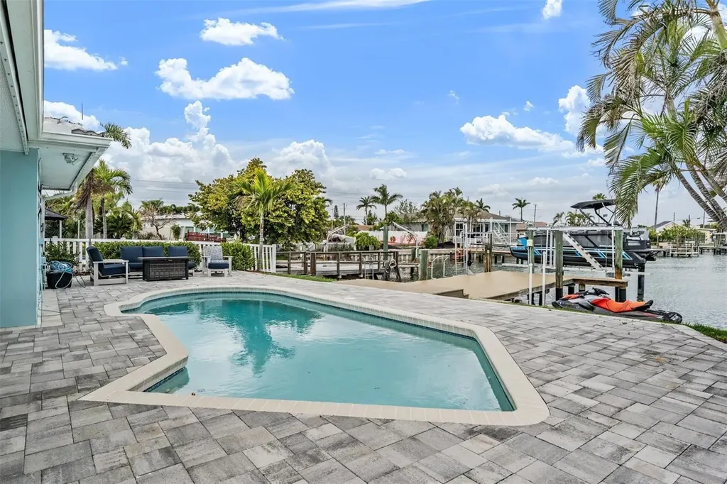 11425 5th Street E Treasure Island FL 33706