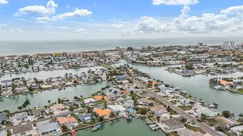 11425 5th Street E Treasure Island FL 33706