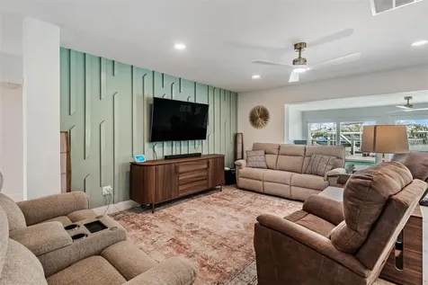 11425 5th Street E Treasure Island FL 33706