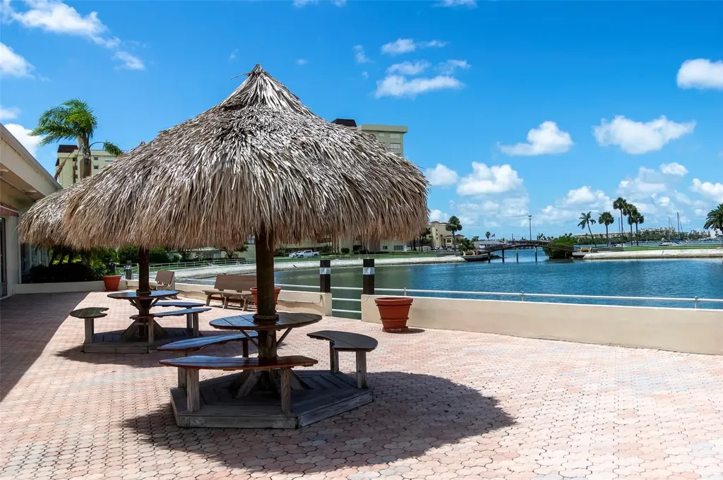 4725 Cove Circle St Petersburg FL 33708