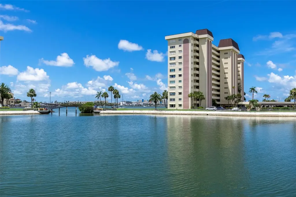 4725 Cove Circle St Petersburg FL 33708