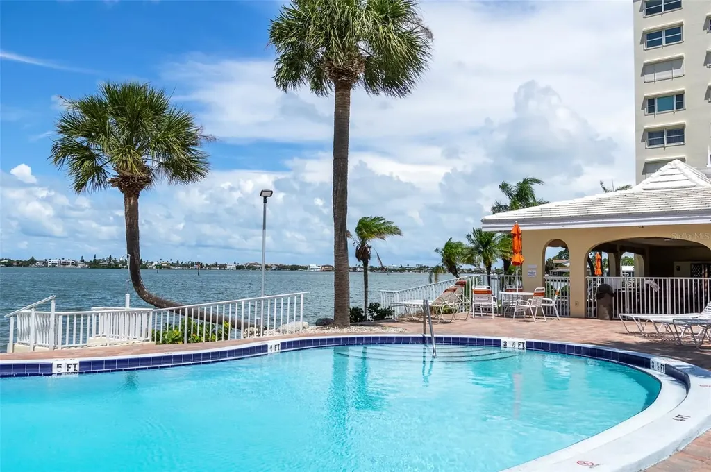 4725 Cove Circle St Petersburg FL 33708