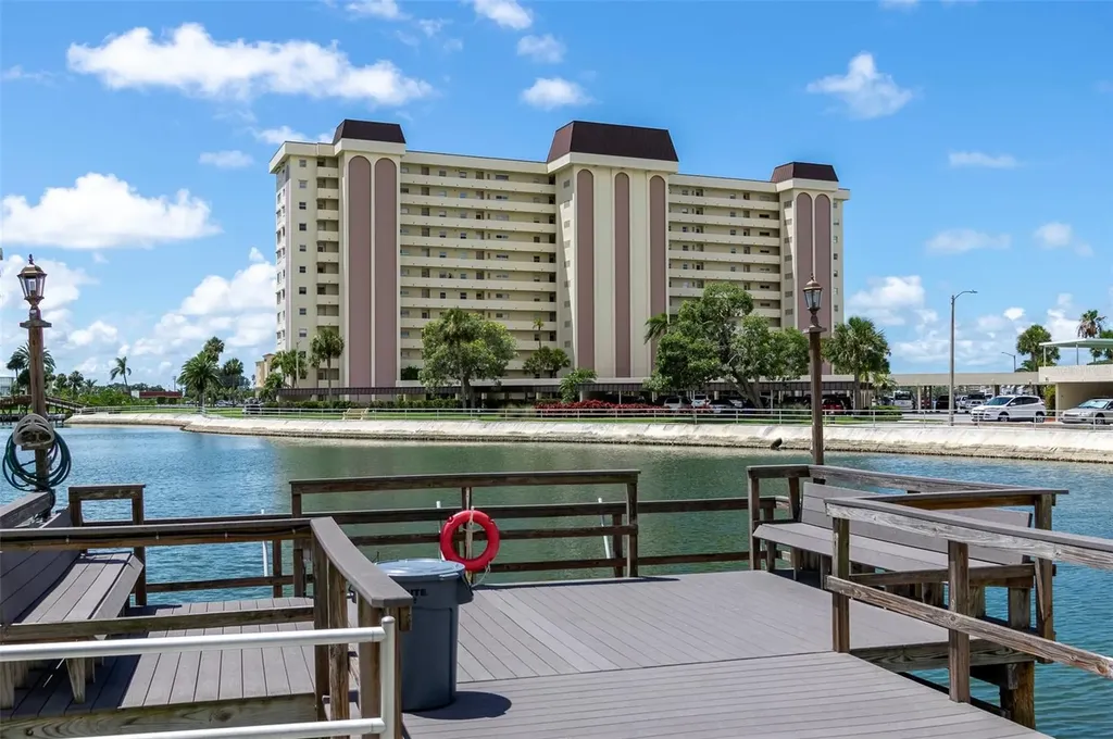 4725 Cove Circle St Petersburg FL 33708