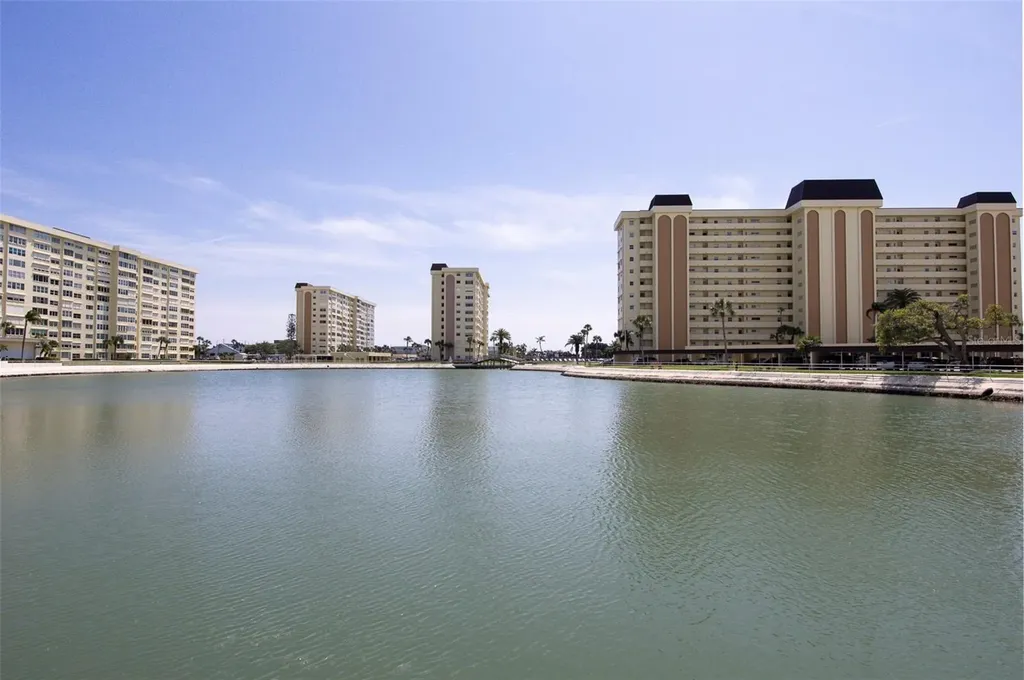 4725 Cove Circle St Petersburg FL 33708