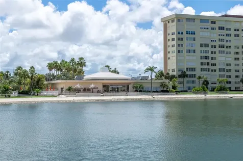 4725 Cove Circle St Petersburg FL 33708
