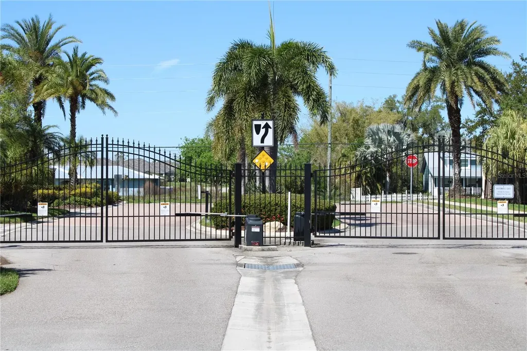7803 33rd Street E Sarasota FL 34243