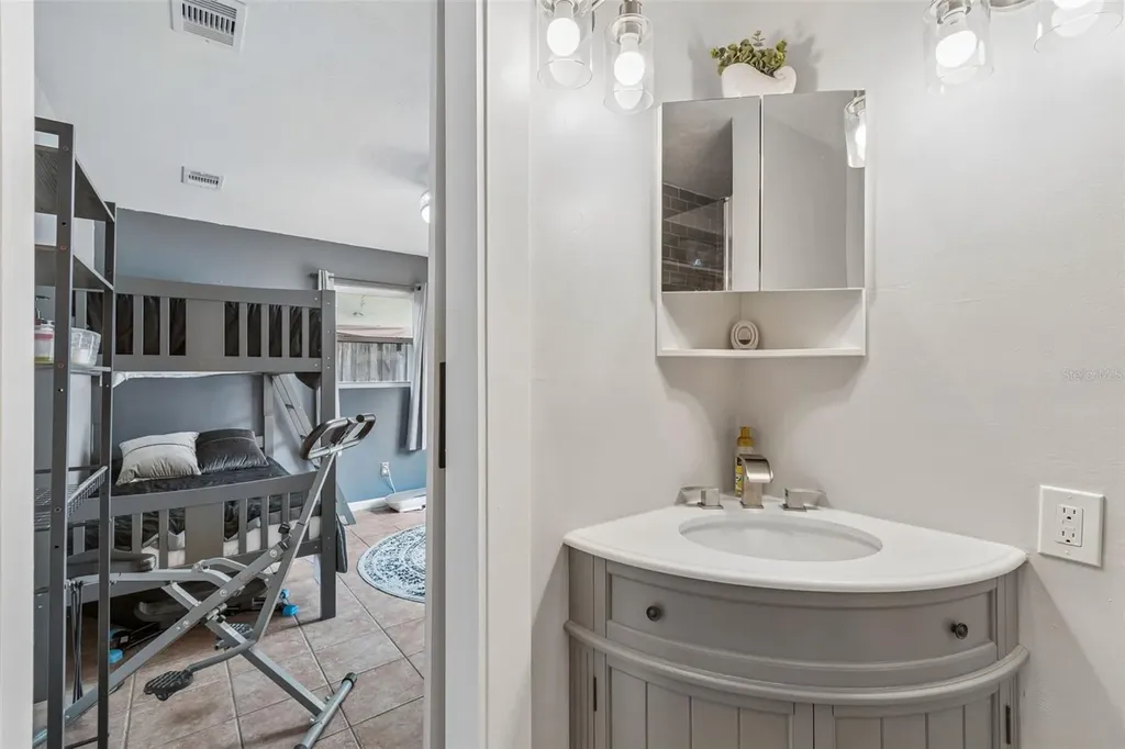 1409 Nelson Avenue Clearwater FL 33755
