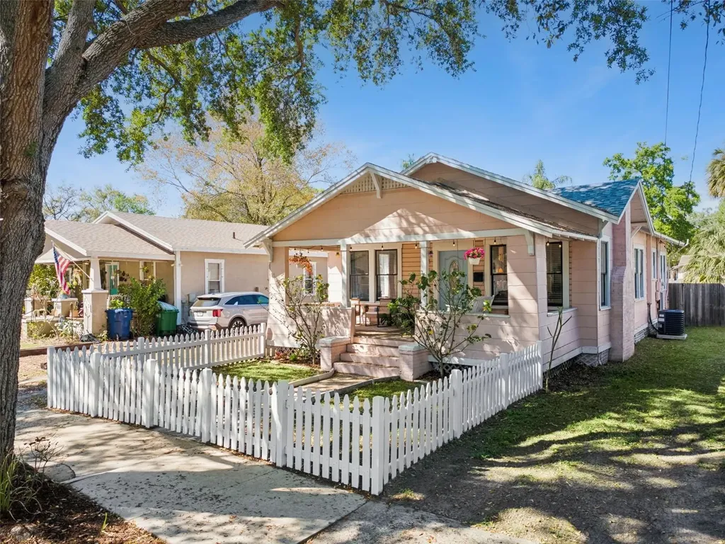 812 E Paris Street Tampa FL 33604