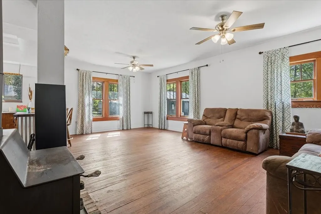 18708 NW 242nd Street High Springs FL 32643