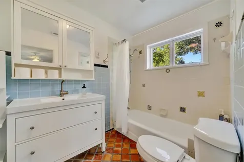 4237 Higel Avenue Sarasota FL 34242