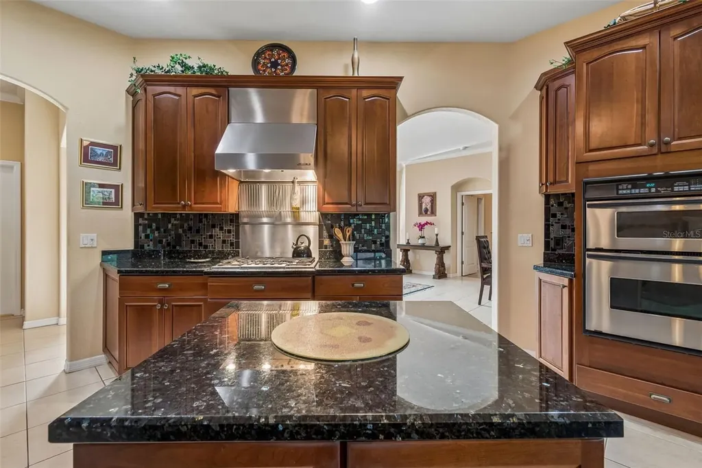 566 Planters Manor Way Bradenton FL 34212