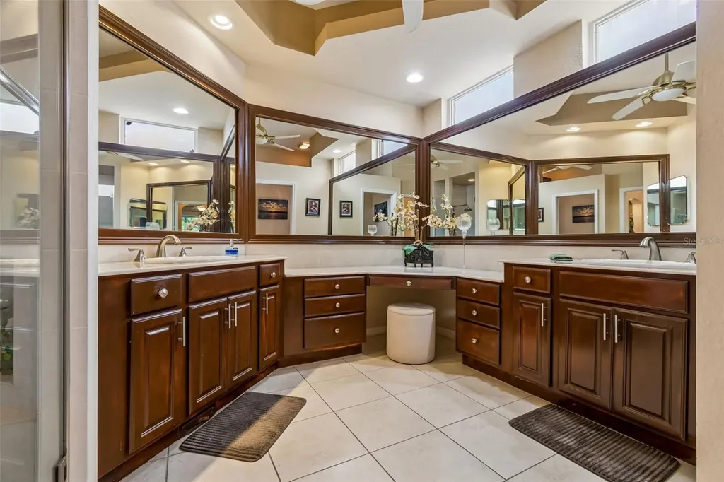 566 Planters Manor Way Bradenton FL 34212
