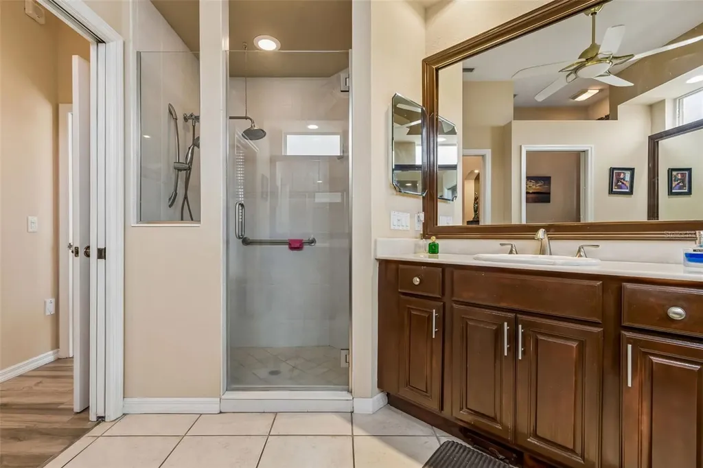 566 Planters Manor Way Bradenton FL 34212