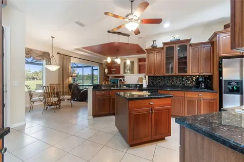 566 Planters Manor Way Bradenton FL 34212