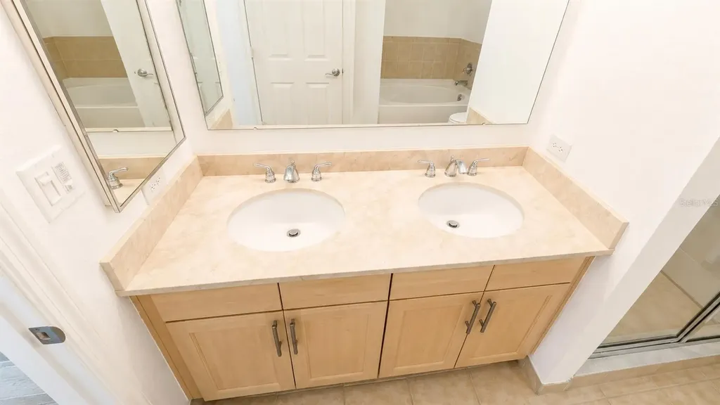 1064 N Tamiami Trail Sarasota FL 34236