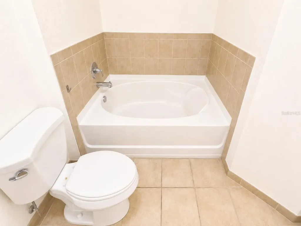 1064 N Tamiami Trail Sarasota FL 34236