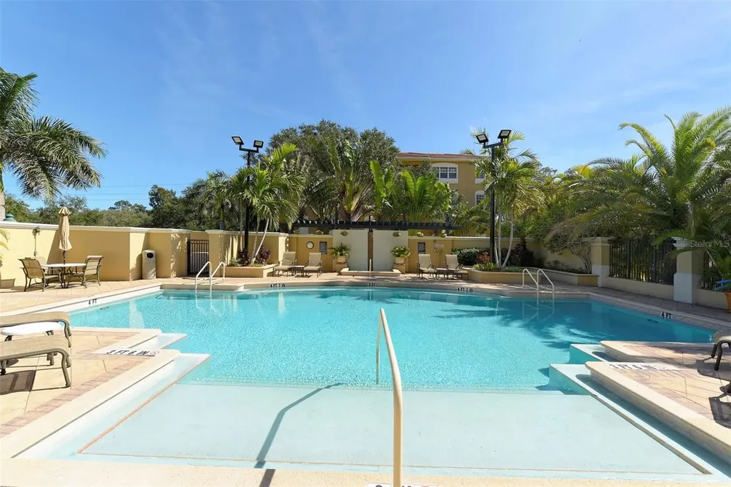 1064 N Tamiami Trail Sarasota FL 34236