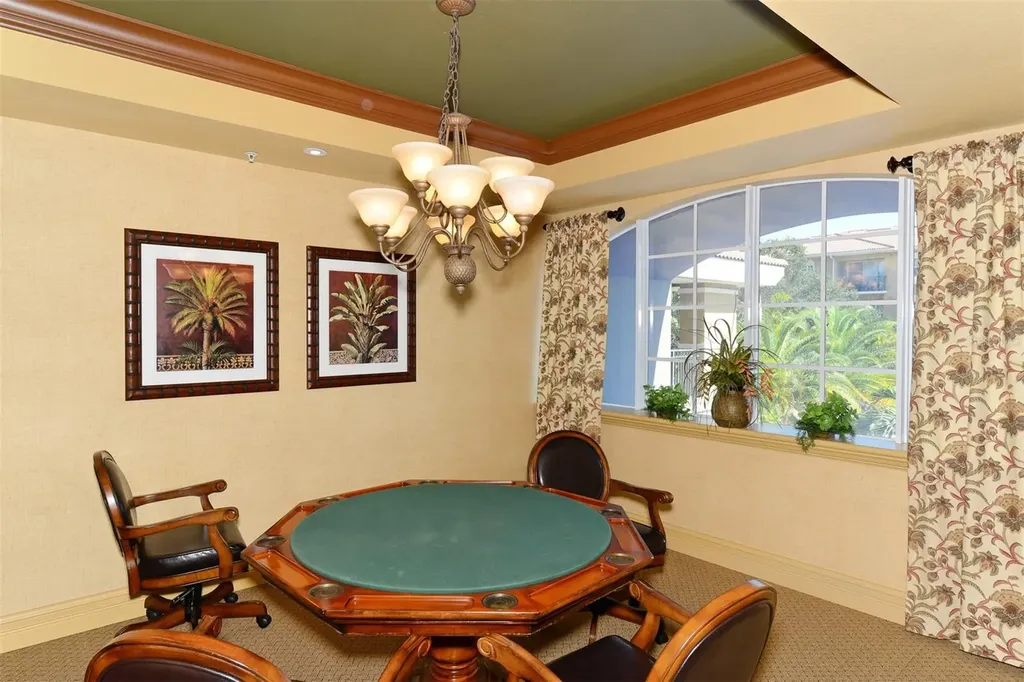 1064 N Tamiami Trail Sarasota FL 34236