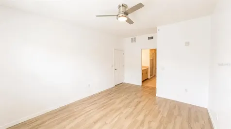 1064 N Tamiami Trail Sarasota FL 34236