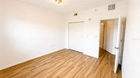 1064 N Tamiami Trail Sarasota FL 34236