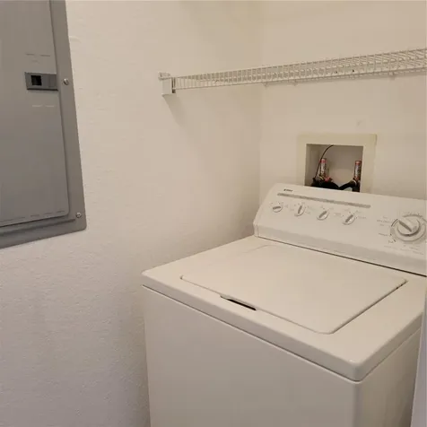1064 N Tamiami Trail Sarasota FL 34236
