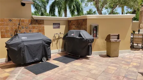 1064 N Tamiami Trail Sarasota FL 34236