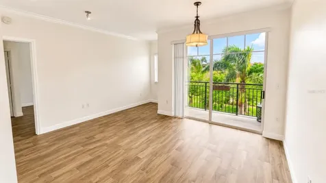1064 N Tamiami Trail Sarasota FL 34236