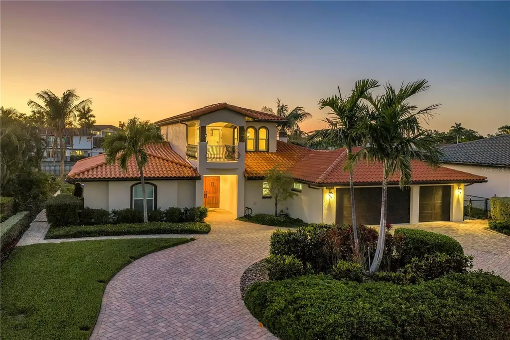 1939 Hawaii Avenue NE St Petersburg FL 33703