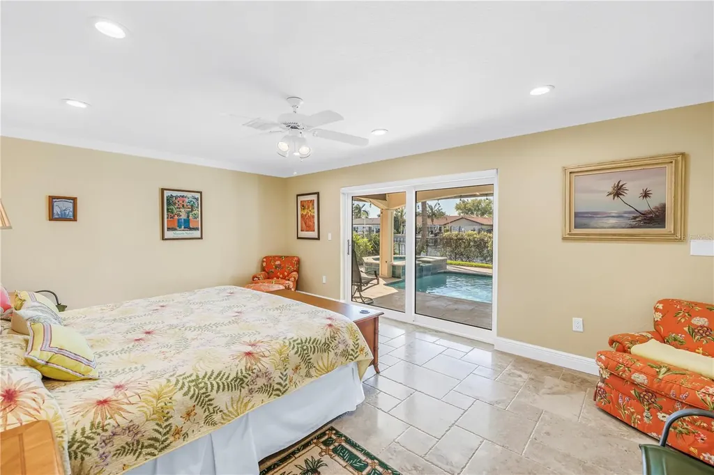 1939 Hawaii Avenue NE St Petersburg FL 33703