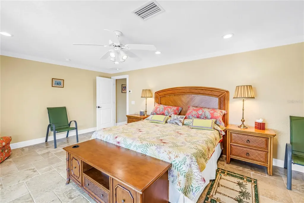1939 Hawaii Avenue NE St Petersburg FL 33703