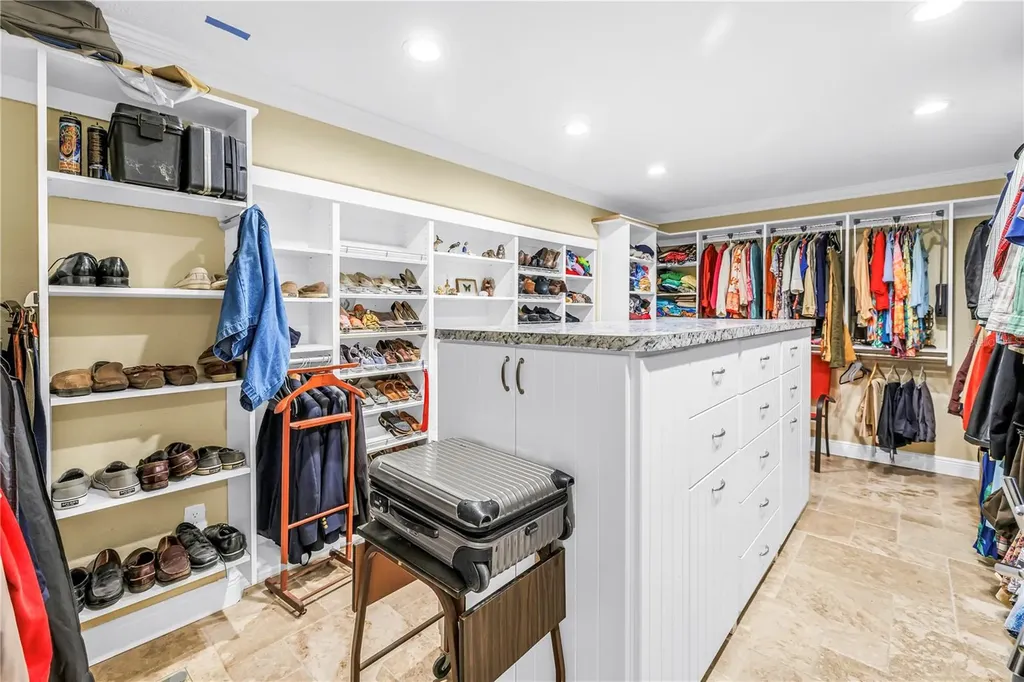1939 Hawaii Avenue NE St Petersburg FL 33703
