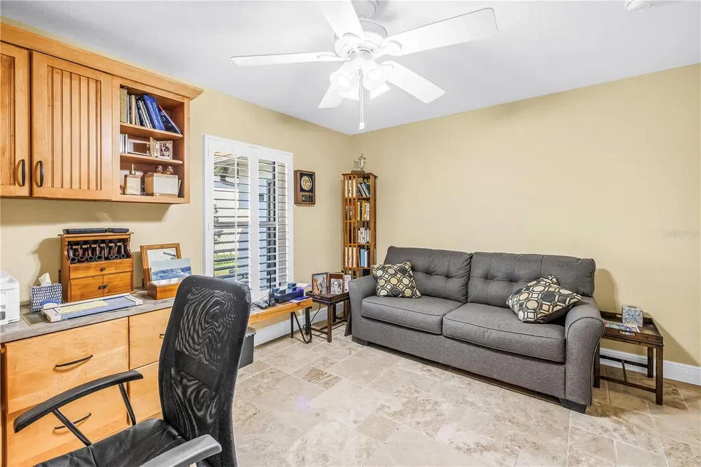 1939 Hawaii Avenue NE St Petersburg FL 33703